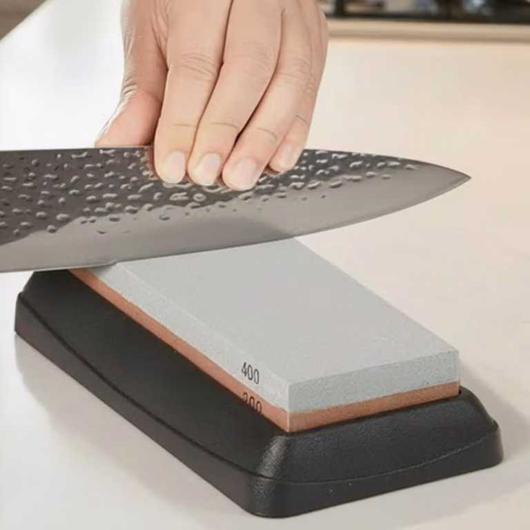 Afilador de doble cara Sabatier Trompette con base de ABS en color negro