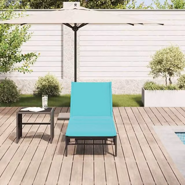 Tumbona SYFAX de ratán con cojín turquesa y estructura de acero negro para jardín o terraza