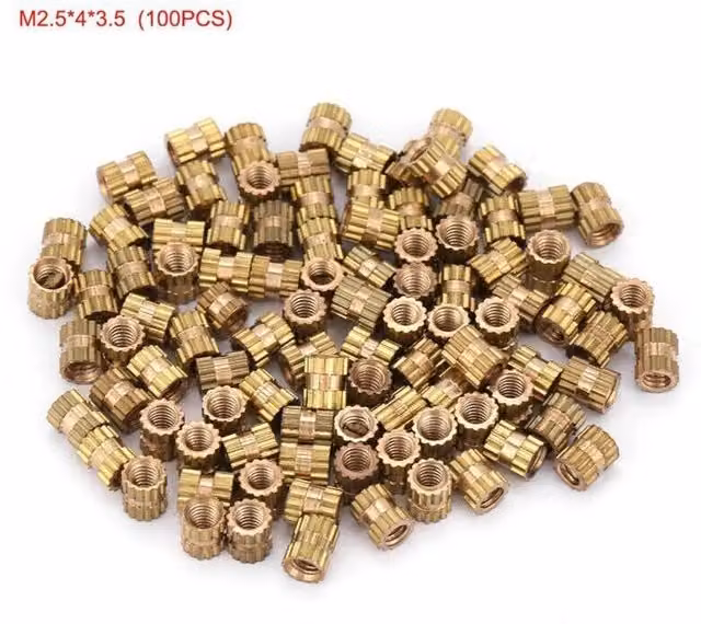 Pack de 100 tuercas cilíndricas moleteadas redondas de latón LIIYIELA M2,5 en color dorado
