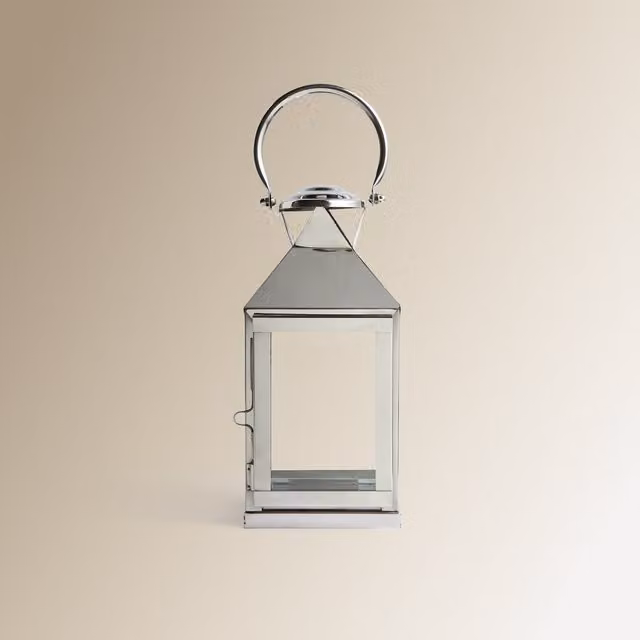 Farol de mesa Vigo de El Corte Inglés en color plata con acabado de metal y cristal