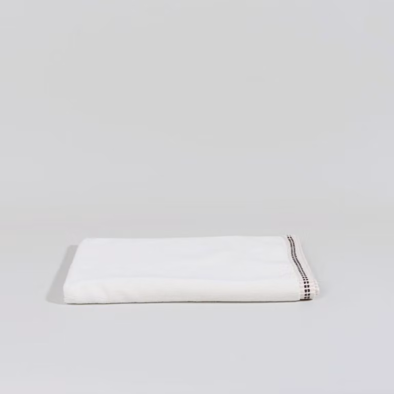 Alfombra de baño de algodón orgánico Maison du Monde color beige y blanco, An/P: 50 x 70 cm