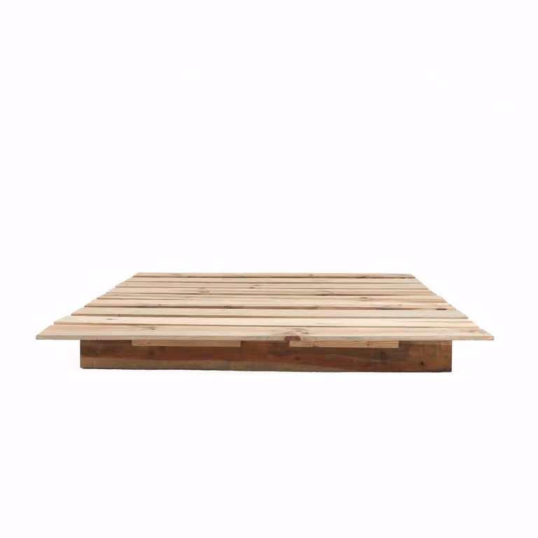 Cama tatami Hannun de madera recuperada y pino en color marrón An/P: 150 x 200 cm