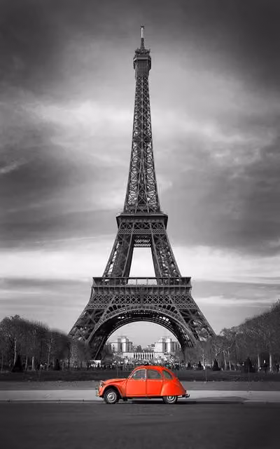 Cuadro de lienzo HXA DECO con Torre Eiffel y 2CV en rojo, blanco y negro, An/Al: 50 x 80 cm