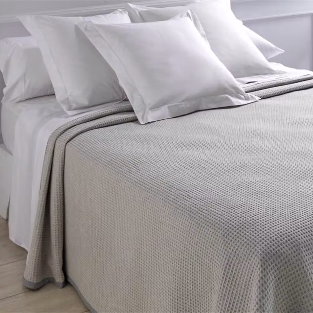 Manta de cama de algodón Manterol con diseño geométrico en color beige o gris