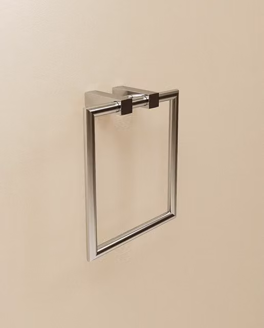 Toallero de aro Cosmic de metal color plata para montaje en pared