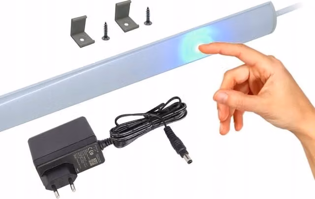 Tira LED de esquina AQUALED para muebles de cocina, regulable y con control táctil, luz blanca fría 6500K, An/P/Al: 80 x 10 x 1 cm