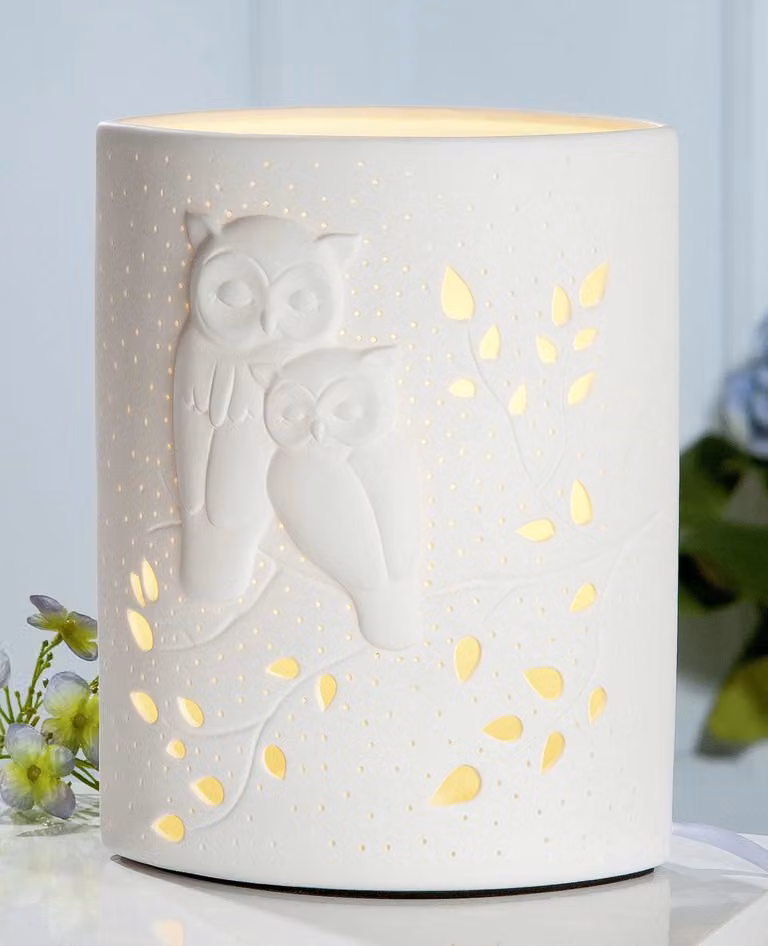 Lámpara de mesa Gilde con diseño de búho en porcelana blanca, Ancho: 18.0 cm, Profundidad: 10.0 cm, Altura: 28.0 cm