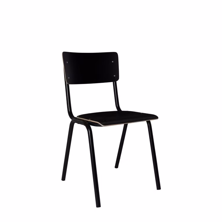 Silla de madera retro apilable Zuiver en color negro mate para comedor o habitación infantil