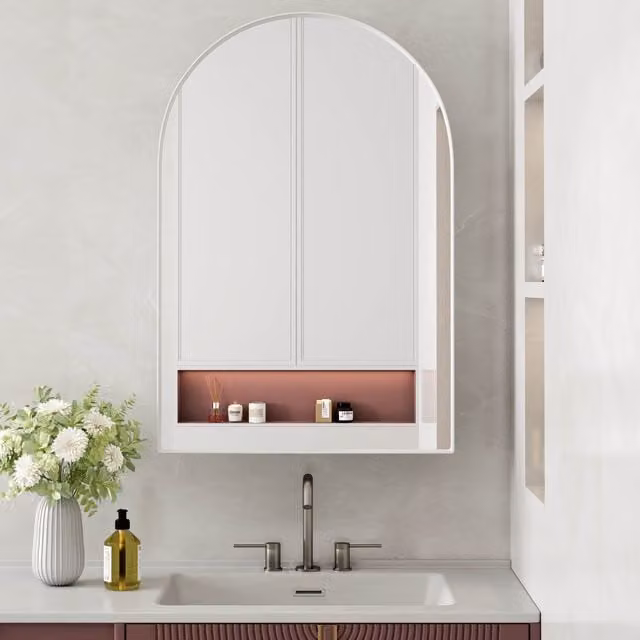 Armario espejo SYNTEK moderno con marco metálico blanco, puertas de cristal y estantes internos para baño, dormitorio o despacho