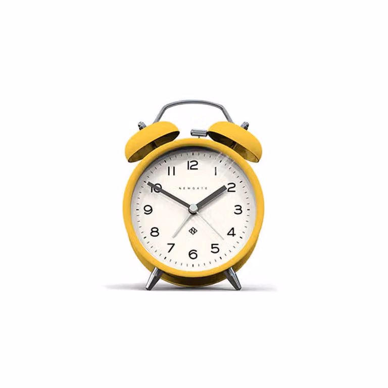 Reloj despertador analógico Newgate de mesa con doble campana en color amarillo y acabado metálico