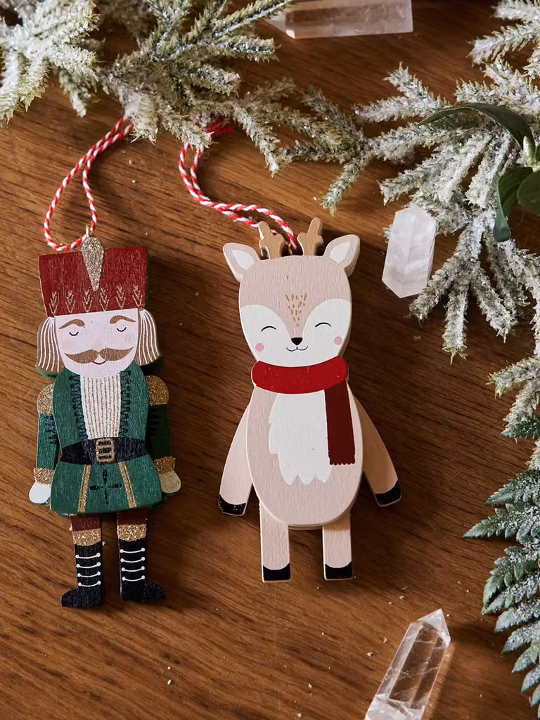 Pack de 2 figuras colgantes de madera Cascanueces y Reno de VERTBAUDET en colores verde y multicolor para Navidad