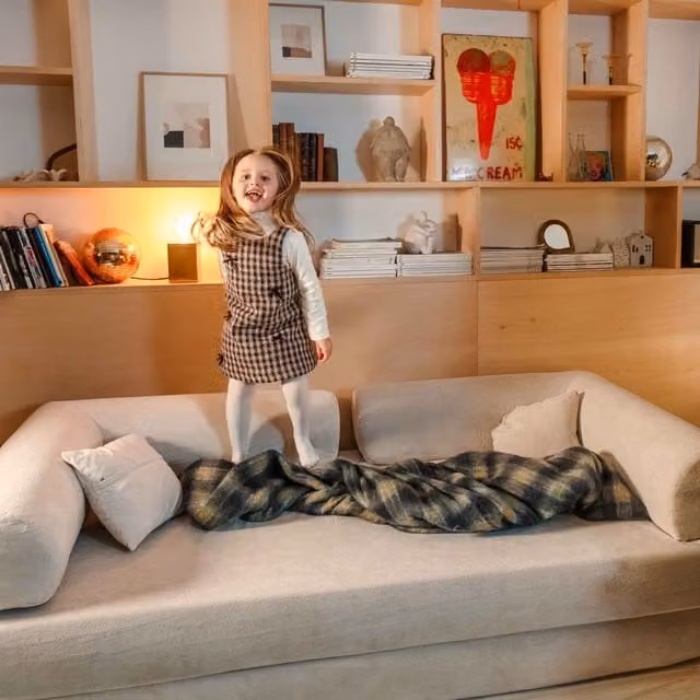 Sofá cama modular en forma de L OVIALA de 2 plazas en tela beige con cojines, reversible y con fundas extraíbles, An/P/Al: 204 x 140 x 73 cm