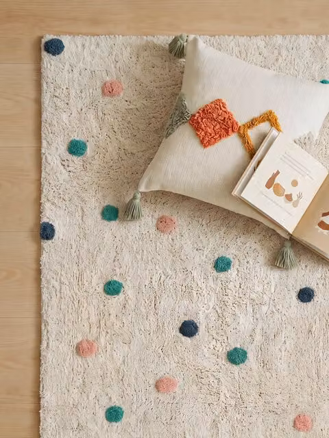 Alfombra infantil Dots de Kenay Home, diseño de puntos multicolor en algodón, An/P: 150 x 100 cm
