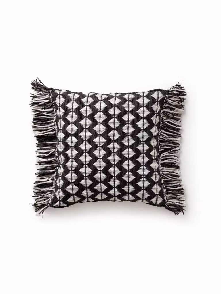 Almohada cuadrada Benuta graphic en blanco y negro de material reciclado, An/P/Al: 40 x 40 x 1 cm