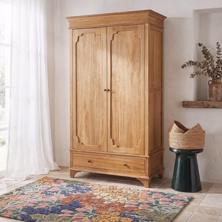 Armario de Maison du Monde en pino, MDF y chapa de acacia con puertas batientes y cajones, color blanco y marrón, Ancho: 104 cm