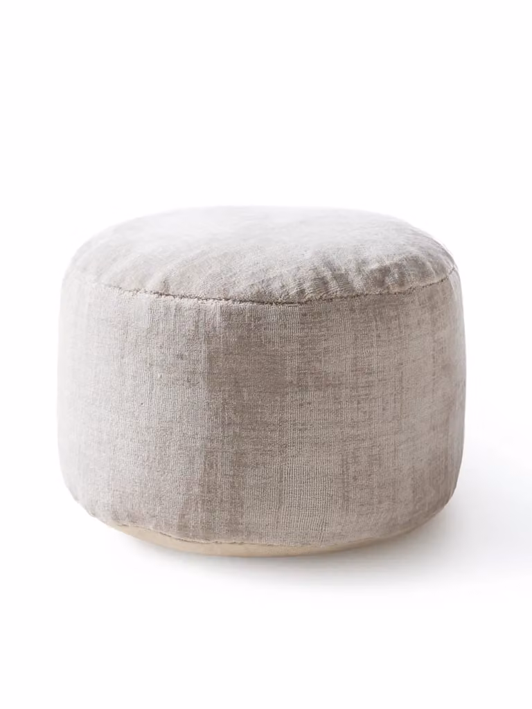 Puf Soft Body Benuta de color gris en tejido de viscosa, forma cilíndrica y estilo minimalista, An/P/Al: 55 x 55 x 30 cm