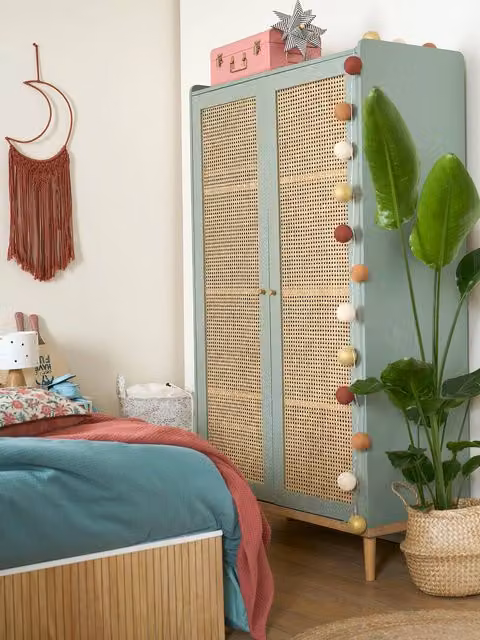 Armario de rejilla Línea Poesía de Vertbaudet en color verde y dorado para habitación infantil con puertas batientes y estantes internos, An: 100 cm, P: 47 cm, Al: 175 cm