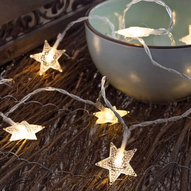 Guirnalda de estrellas con 10 LEDs de Mica Decorations, luz blanco frío, funciona a pilas, longitud: 1,3 m