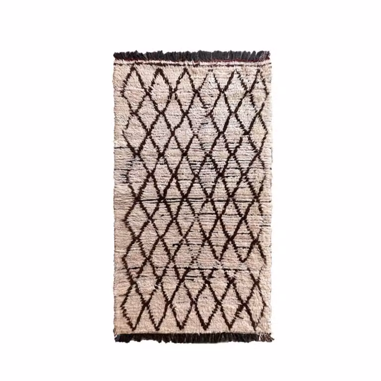 Alfombra bereber marroquí de lana AFK Living en color negro, An/P: 97 x 183 cm