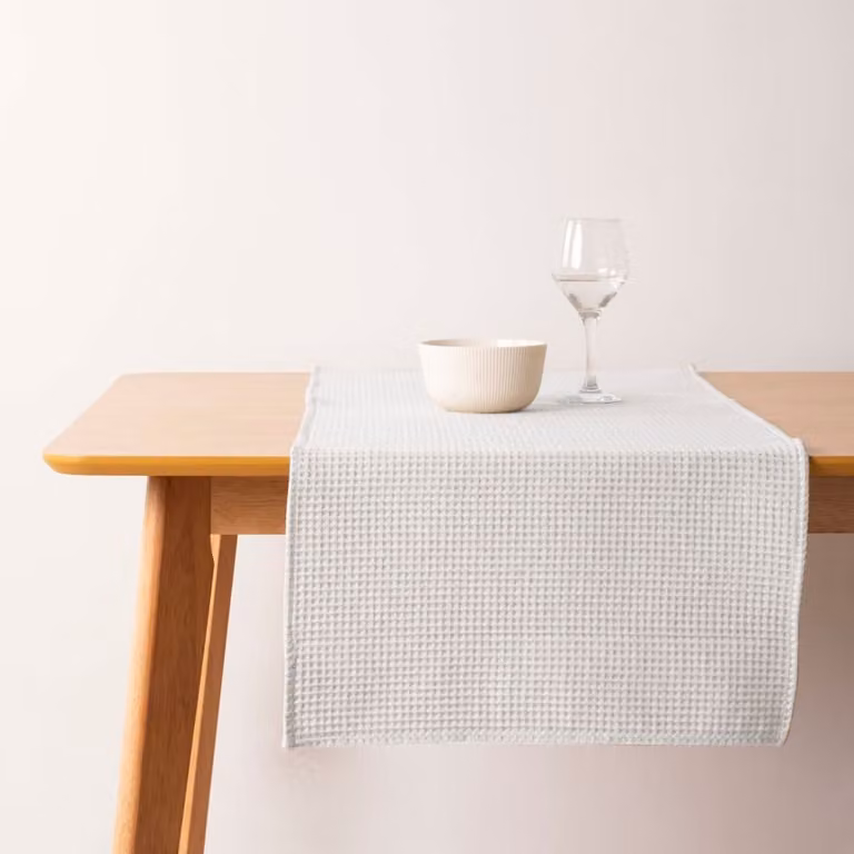 Camino de mesa de algodón orgánico Muare Home en color beige o blanco, An/P: 45 x 140 cm