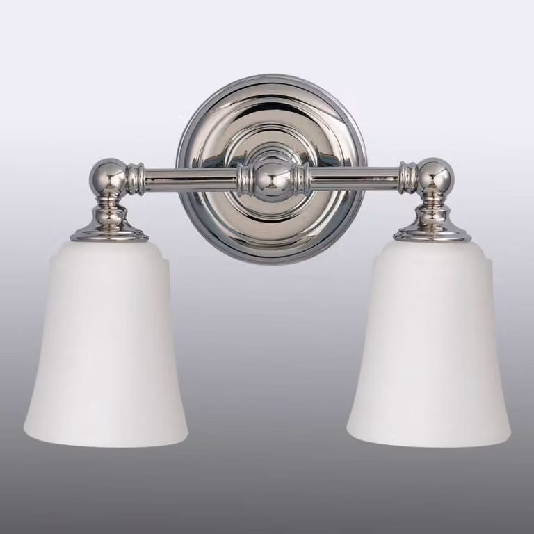Aplique de pared FEISS Huguenot Lake moderno en cromo y vidrio blanco para cuarto de baño con protección IP44 y casquillo G9