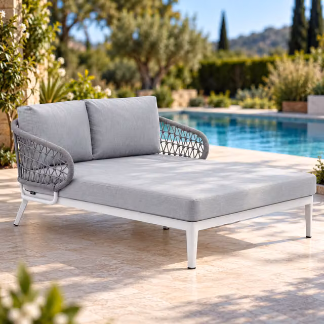 Cama de exterior y jardín moderna PORTMOBEL de aluminio lacado blanco y textil gris con reposabrazos