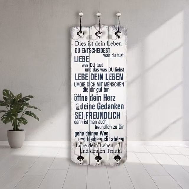 Armario de pared Mucola con panel organizador y colgadores en color blanco y marrón estilo rústico mate