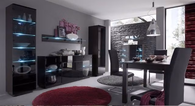 Set de salón moderno Azura Home Design Gonsalo en color marrón y negro con vitrina, estantería y puertas de cristal con iluminación integrada