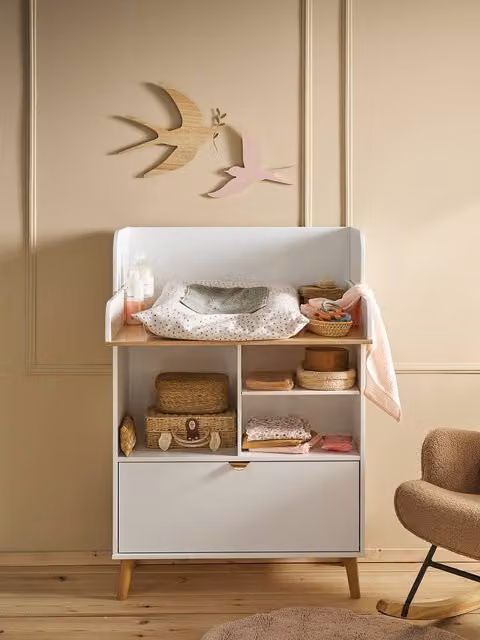 Mesa cambiador convertible en estantería MERVEILLE de VERTBAUDET en color blanco y roble