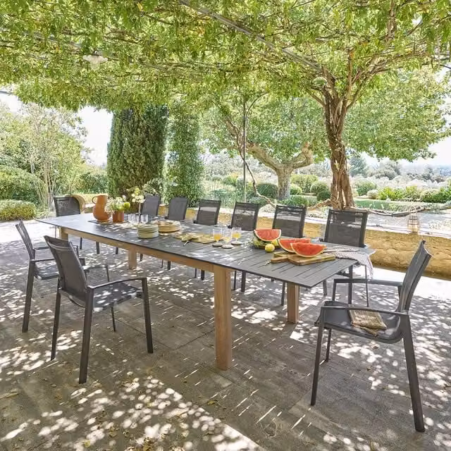 Mesa de jardín rectangular extensible Hespéride de aluminio en color gris grafito y marrón miel para 14 personas