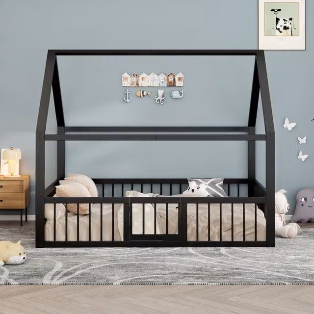 Cama infantil de metal KELLANY con estructura de casa y barandilla, color negro, An/P/Al: 140 x 200 x 144 cm