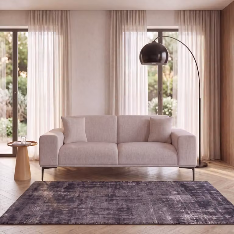 Sofá de 2 plazas tapizado en tela beige de Maisons du Monde con cojines incluidos y diseño moderno para salón