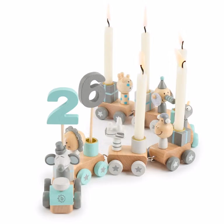 Tren de cumpleaños de madera estilo scandi Bieco con 6 velas multicolor