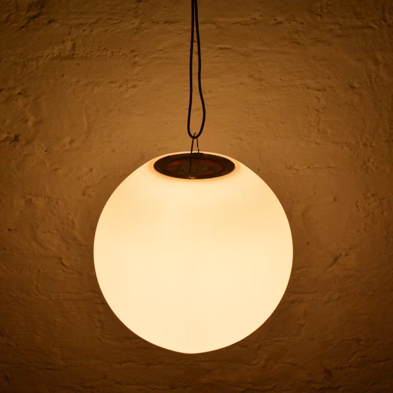 Esfera luminosa LED decorativa SWEEEK en color blanco con luz blanca cálida, regulable y con mando a distancia, An/P/Al: 30 x 30 x 28,5 cm