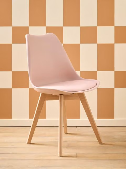 Silla infantil de estilo escandinavo Vertbaudet en color rosa con madera de haya