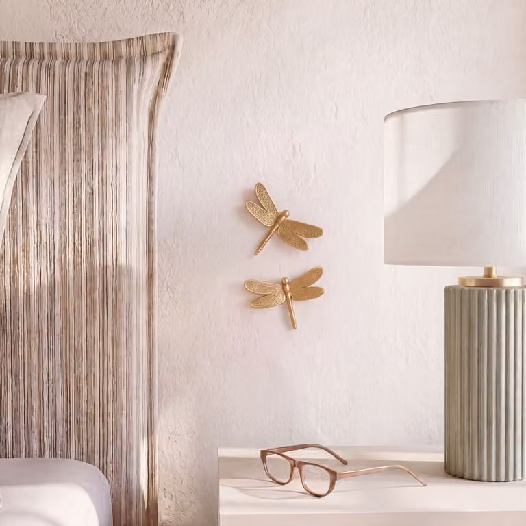 Set de 2 libélulas decorativas doradas para pared de Maisons du Monde