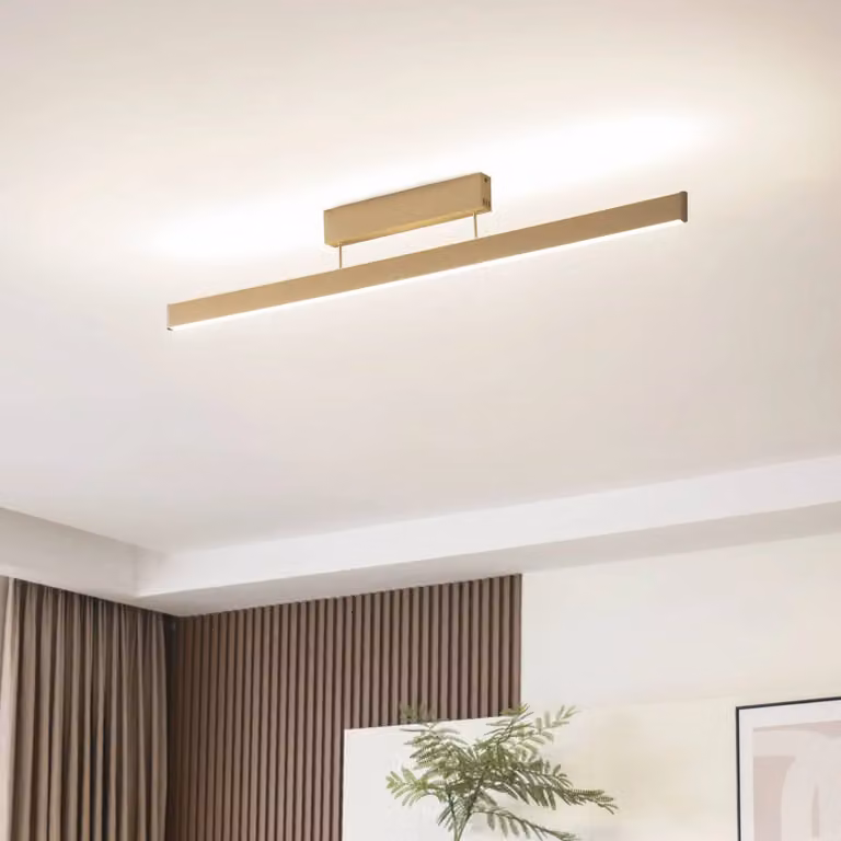 Lámpara de techo inteligente Lucande Mylosh en color latón y oro con tecnología LED, atenuable y compatible con Tuya para salón o comedor