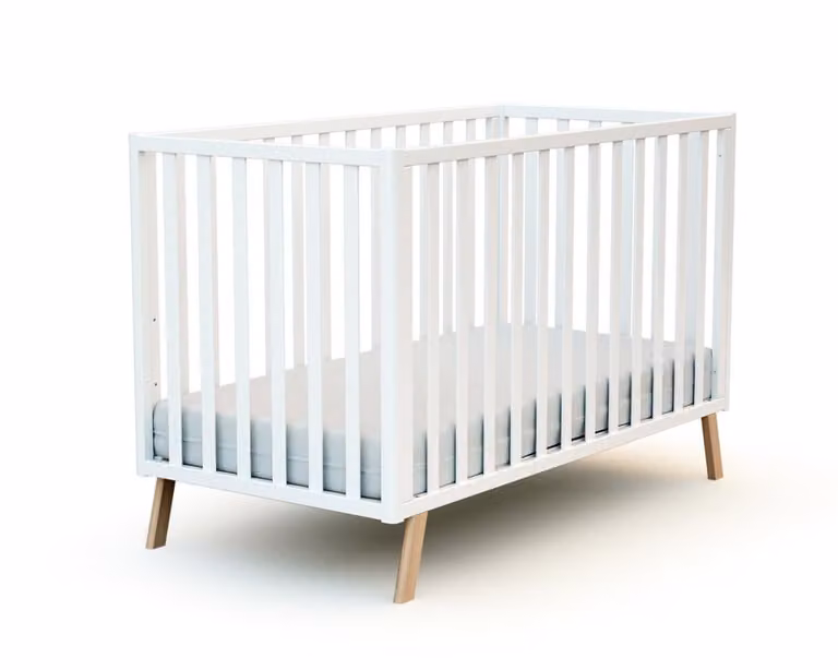 Cuna convertible para bebés de madera de haya lacada en blanco con lateral abatible, An/P/Al: 120 x 60 x 81,5 cm
