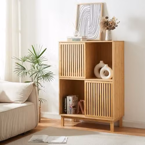 Estantería de pie Ypäjä de en.casa con 4 compartimentos y 2 puertas correderas en bambú natural, An/Al/P: 120 x 84 x 39 cm