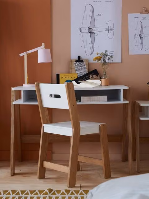 Silla infantil Vertbaudet de estilo escandinavo en color blanco y multicolor con asiento de 45 cm de altura