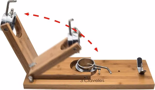 Soporte jamonero plegable Tres Claveles de madera de bambú marrón con cabezal giratorio y base antideslizante