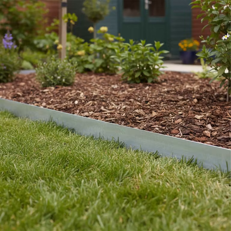 Bordes de jardín ornamentales Northix de acero flexible en color plata