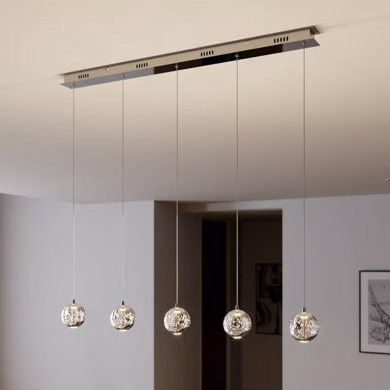 Lámpara colgante moderna Hayley de Lucande en cristal transparente y cromo para salón o comedor