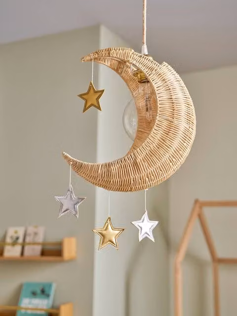 Pantalla Luna de Vertbaudet en color beige con acabado de rattan estilo boho y orgánico para casquillo E27