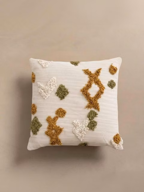 Cojín Sira de Kenay Home con diseño gráfico en colores amarillo, verde y blanco, de algodón y forma cuadrada, An/P/Al: 45 x 45 x 45 cm