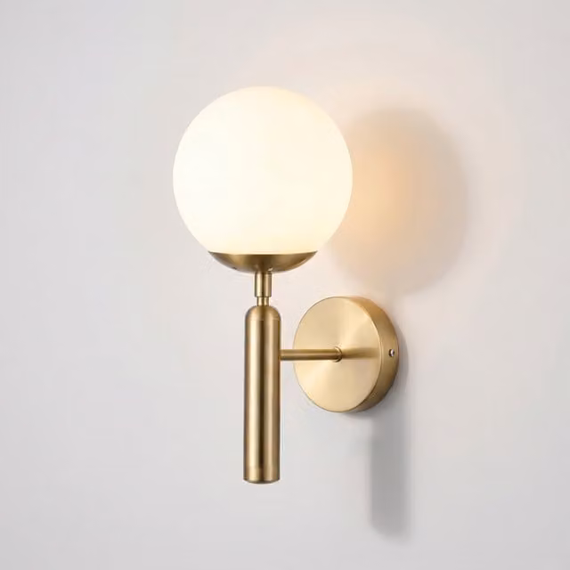 Aplique de pared Rabalux en metal y cristal dorado con acabado transparente para terraza