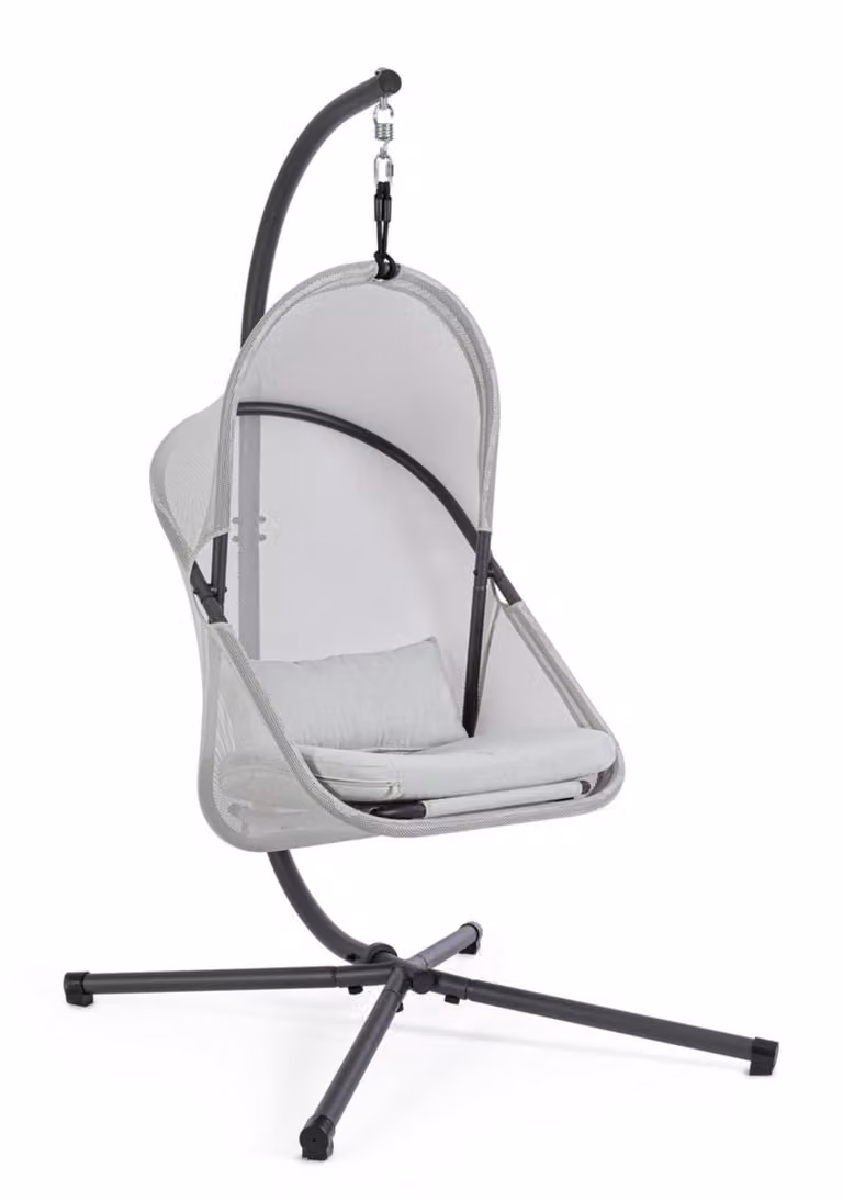 Sillón colgante tipo huevo Konte.Design con estructura de acero antracita y funda gris resistente a los rayos UV