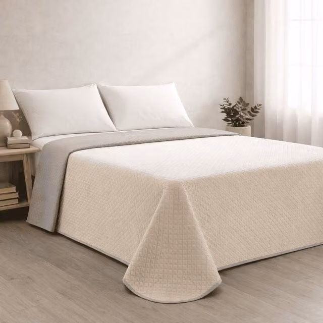 Colcha reversible acolchada Donegal Collections en colores beige y amarillo para cama de 250 x 270 cm