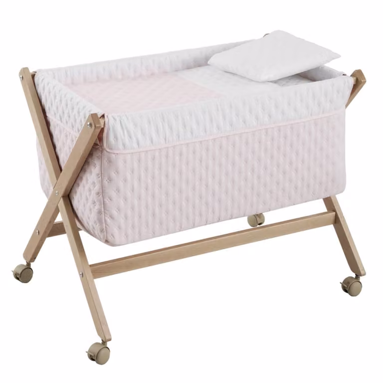 Minicuna tijera Cambrass de madera de haya en color rosa y natural, An/P/Al: 55 x 87 x 74 cm