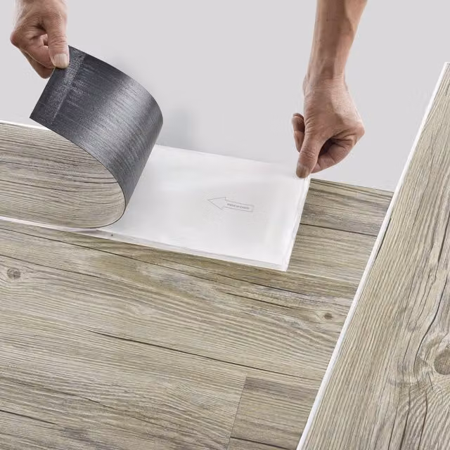 Suelo autoadhesivo de vinilo PVC NEU.HOLZ diseño roble italiano en tonos marrón y beige, pack de 7 planchas con una superficie de 0,975 m²